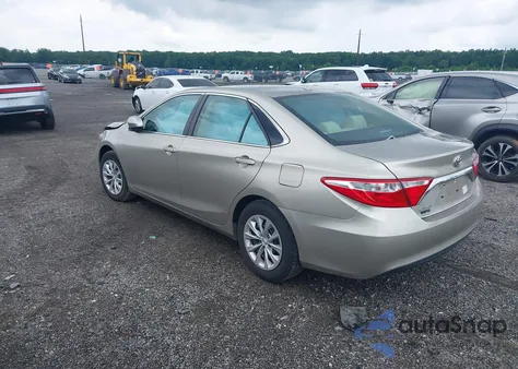 2016 Toyota Camry Le z USA, uszkodzony, nr VIN 4T4BF1FK9GR528887